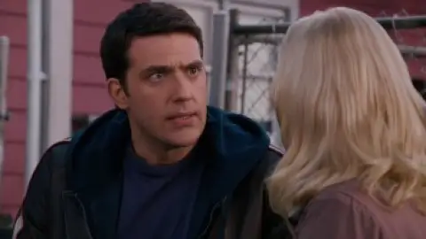 Still 2 of Scary Movie 4 (2006) BluRay [Hindi (DD2.0) & English] 1080p 720p & 480p Dual Audio [x264/ESubs]