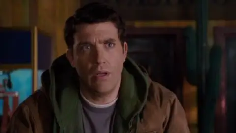 Still 1 of Scary Movie 4 (2006) BluRay [Hindi (DD2.0) & English] 1080p 720p & 480p Dual Audio [x264/ESubs]