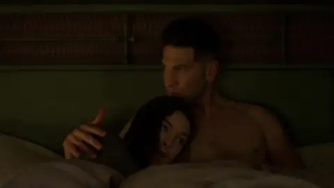 Still 5 of The Punisher (Season 2) DS4K WEB-DL [Hindi (Studio-Dub DD5.1) & English] 4K 1080p 720p & 480p [x264/10Bit-HEVC] | NF Series | [EP-06 Added]