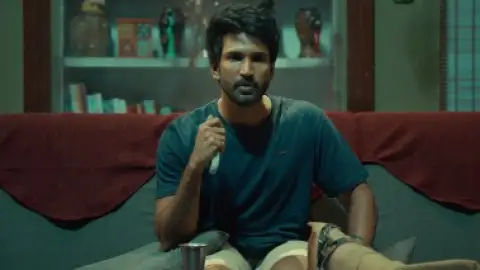 Still 3 of Clap (2022) WEB-DL [Hindi (DD2.0) & Tamil] 1080p 720p & 480p Dual Audio [x264/ESubs]