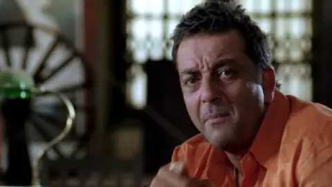 Still 1 of Lage Raho Munna Bhai (2006) BluRay [Hindi DD5.1] 1080p 720p & 480p [x264/HEVC]