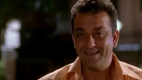 Still 5 of Lage Raho Munna Bhai (2006) BluRay [Hindi DD5.1] 1080p 720p & 480p [x264/HEVC]